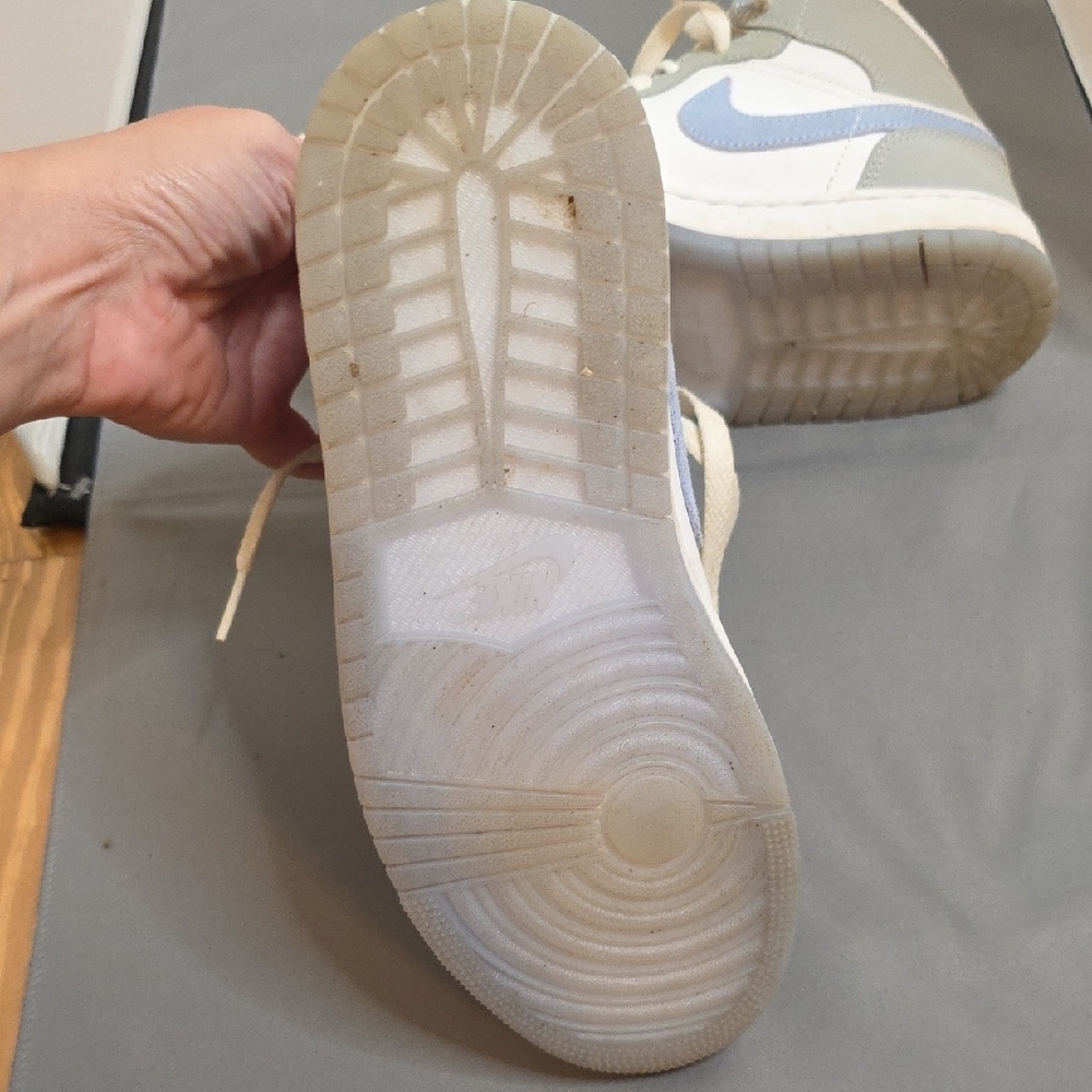 Jordan Women's White Blue and Gray High-Top Sneakers 6.5 - Picture 6 of 6